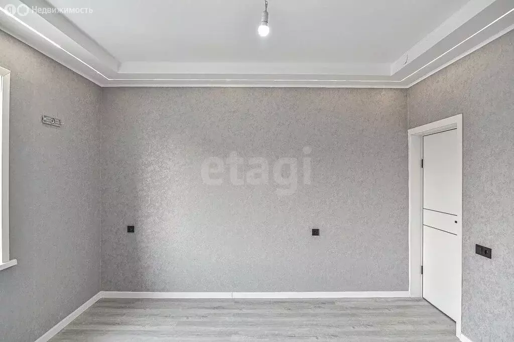 3-комнатная квартира: Южно-Сахалинск, улица имени Космонавта Поповича, ... - Фото 2