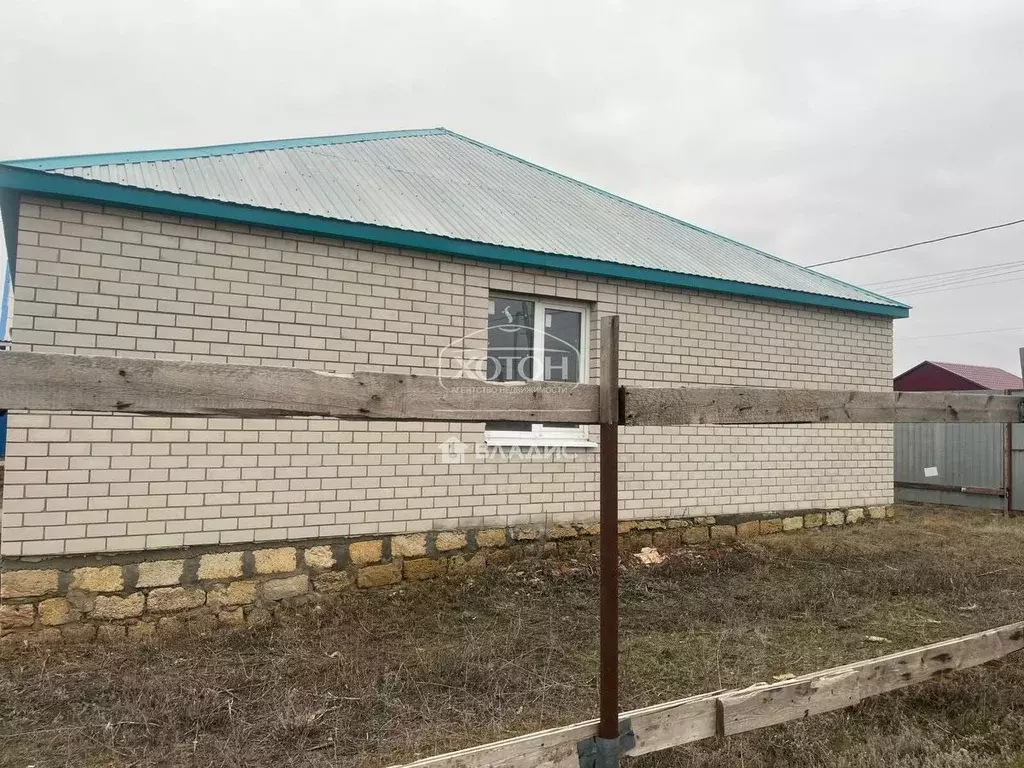 Дом в Калмыкия, Целинный район, с. Троицкое ул. Имени Э.У. Бакланова ... - Фото 0