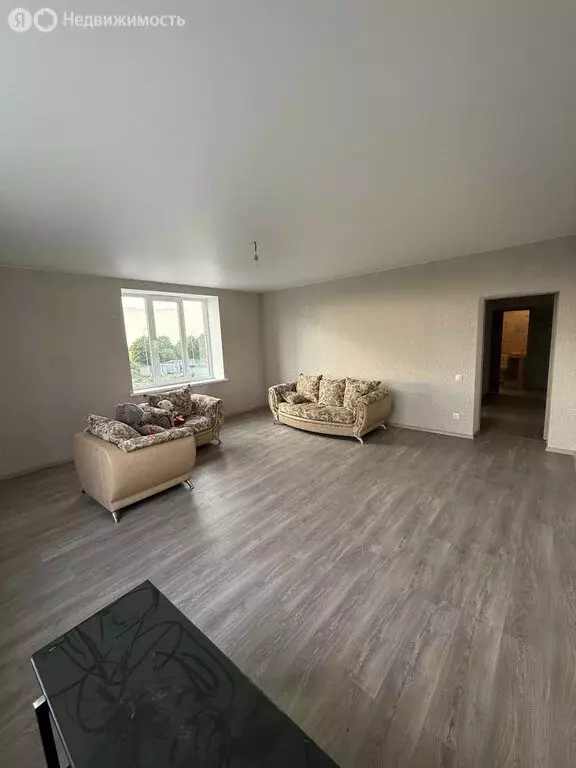 2-комнатная квартира: Владикавказ, улица Курсантов-Кировцев, 14 (69 м) - Фото 0