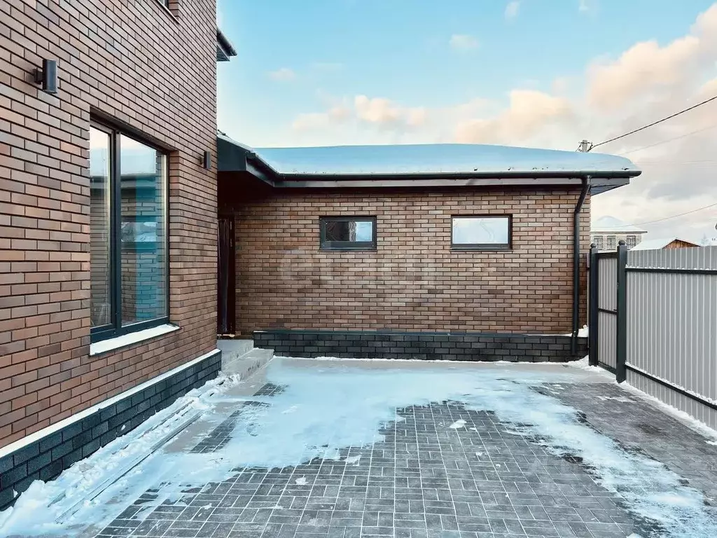 Дом в Тюменская область, Тюмень ул. Дмитрия Коротчаева (170 м) - Фото 1