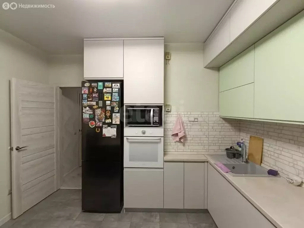 3-комнатная квартира: Калининград, улица Виктора Денисова, 16к1 (87.9 ... - Фото 1