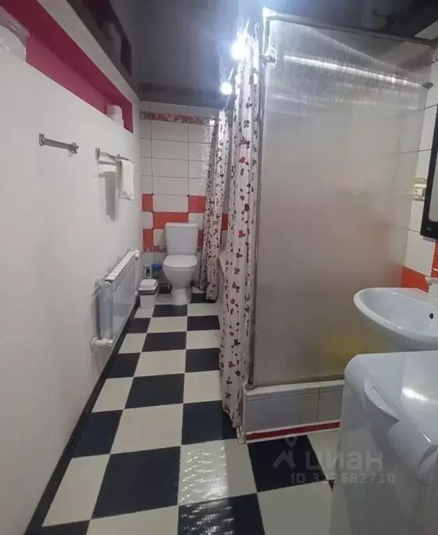 Дом в Ростовская область, Семикаракорск ул. Калинина, 384 (50 м) - Фото 2