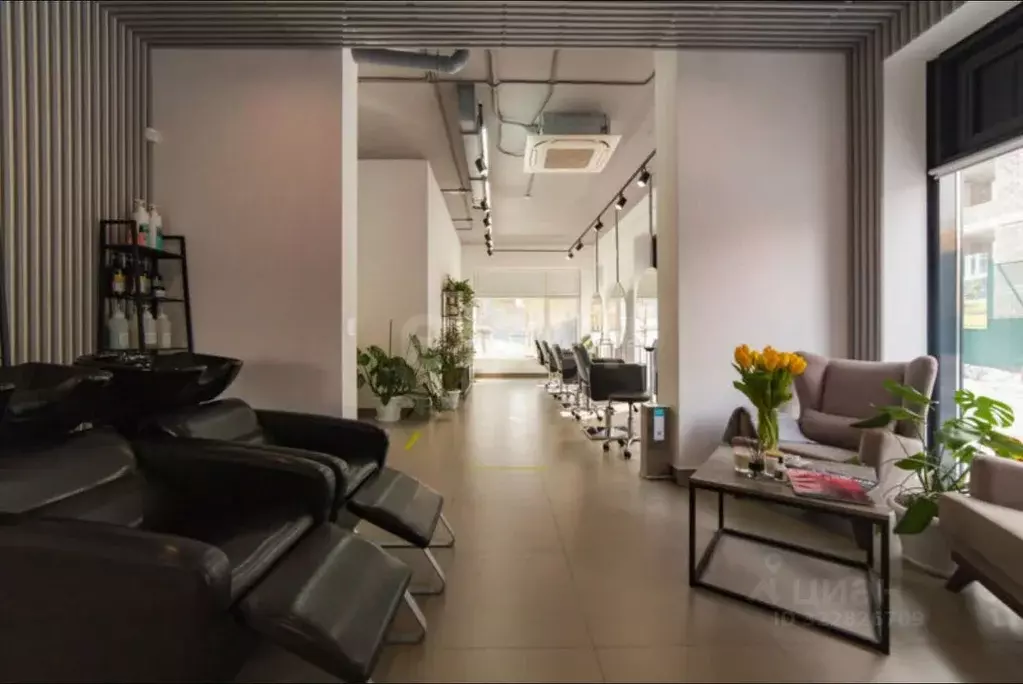 Торговая площадь в Тюменская область, Тюмень ул. Газовиков, 34 (65 м) - Фото 2