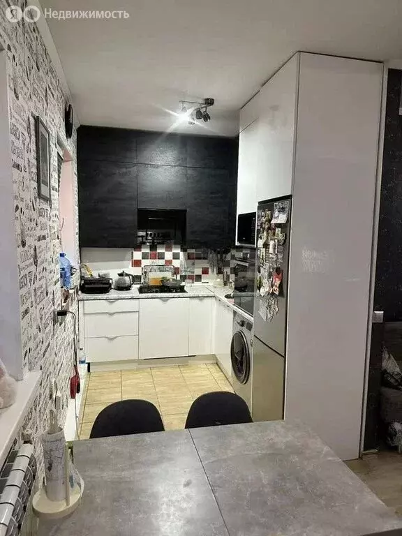 3-комнатная квартира: Калининград, улица Клавы Назаровой, 33 (53.6 м) - Фото 1