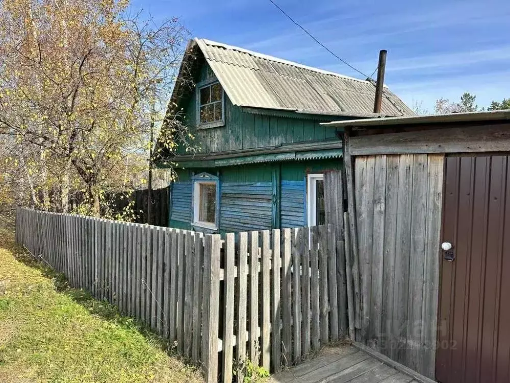Дом в Иркутская область, Свирск Набережная ул., 32 (50 м) - Фото 1