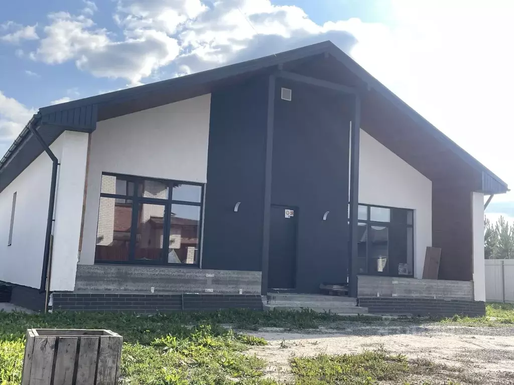 Дом в Свердловская область, Дегтярск Почтовая ул., 16 (90 м) - Фото 1