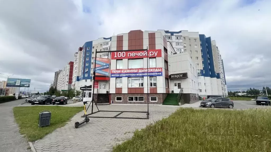 Торговая площадь в Ханты-Мансийский АО, Сургут ул. 30 лет Победы, 45/1 ... - Фото 1