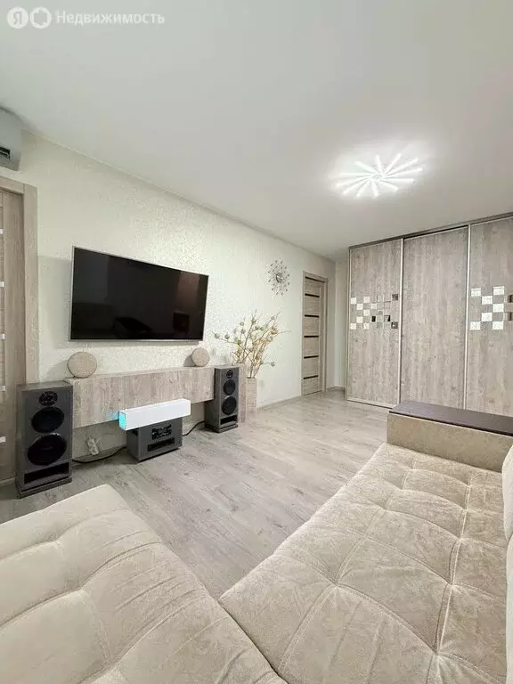 3-комнатная квартира: Саратов, улица имени Н.Г. Чернышевского, 55/2 ... - Фото 1