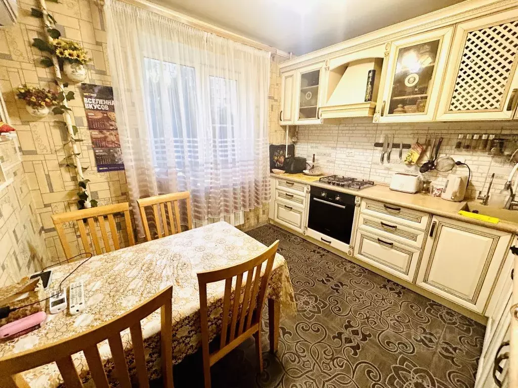 3-к кв. Курская область, Курск просп. Хрущева, 29 (74.1 м) - Фото 0
