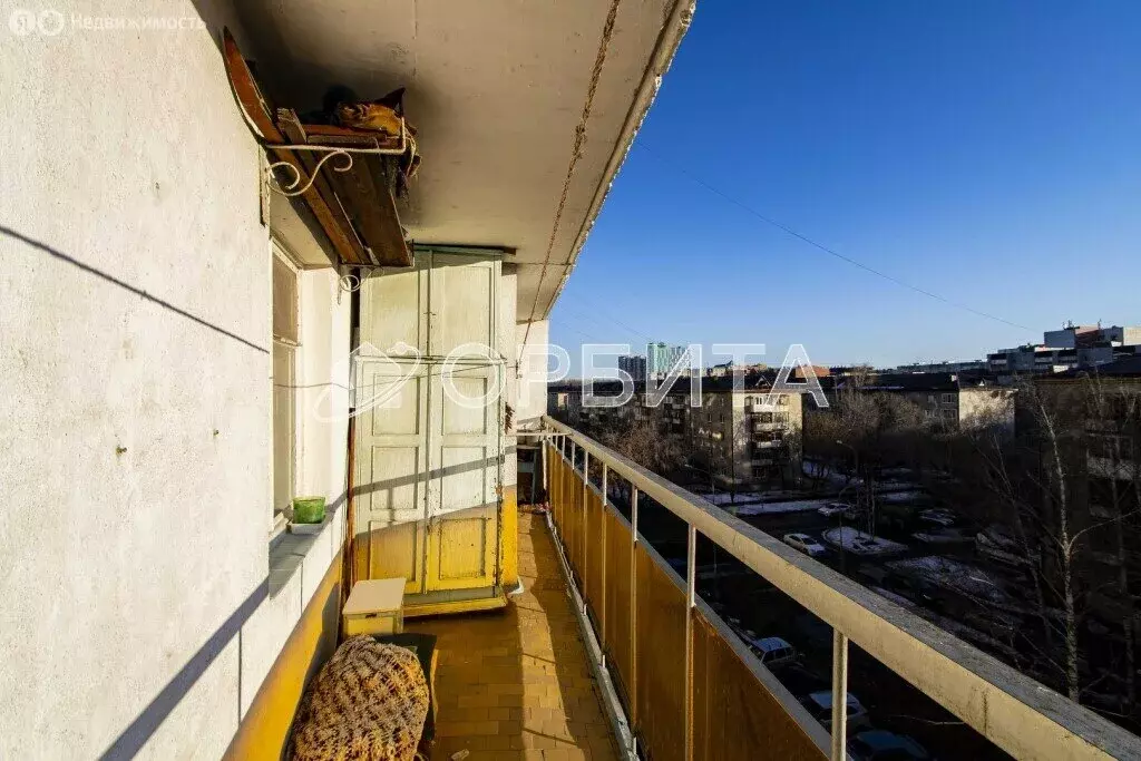 2-комнатная квартира: Тюмень, улица Республики, 92 (50 м) - Фото 0