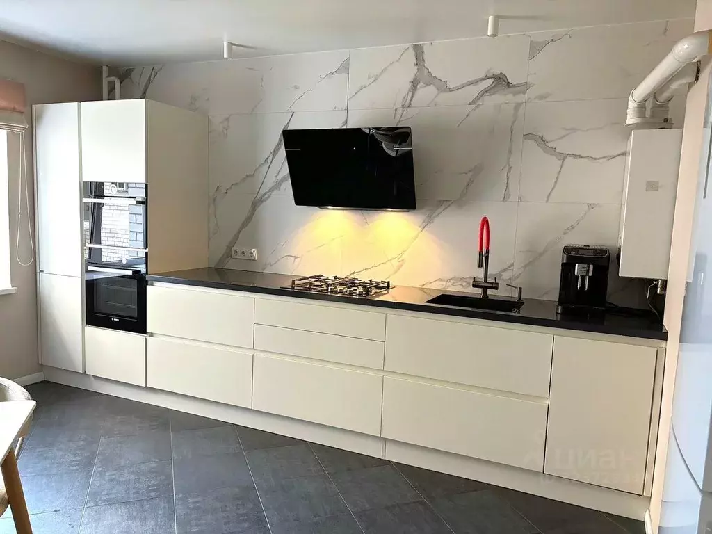 2-к кв. Волгоградская область, Волгоград ул. Имени Ивана Морозова, 3 ... - Фото 1