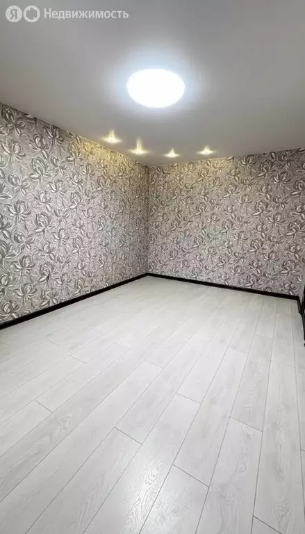 3-комнатная квартира: Зеленодольск, улица Бакы Урманче, 12 (64.9 м) - Фото 2