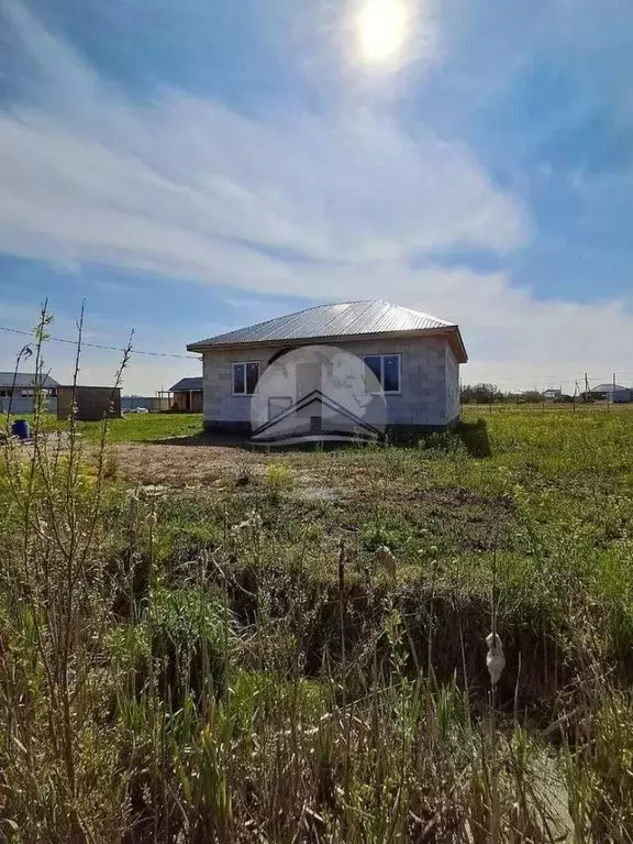 Дом в Новгородская область, Новгородский район, Савинское с/пос, д. ... - Фото 1