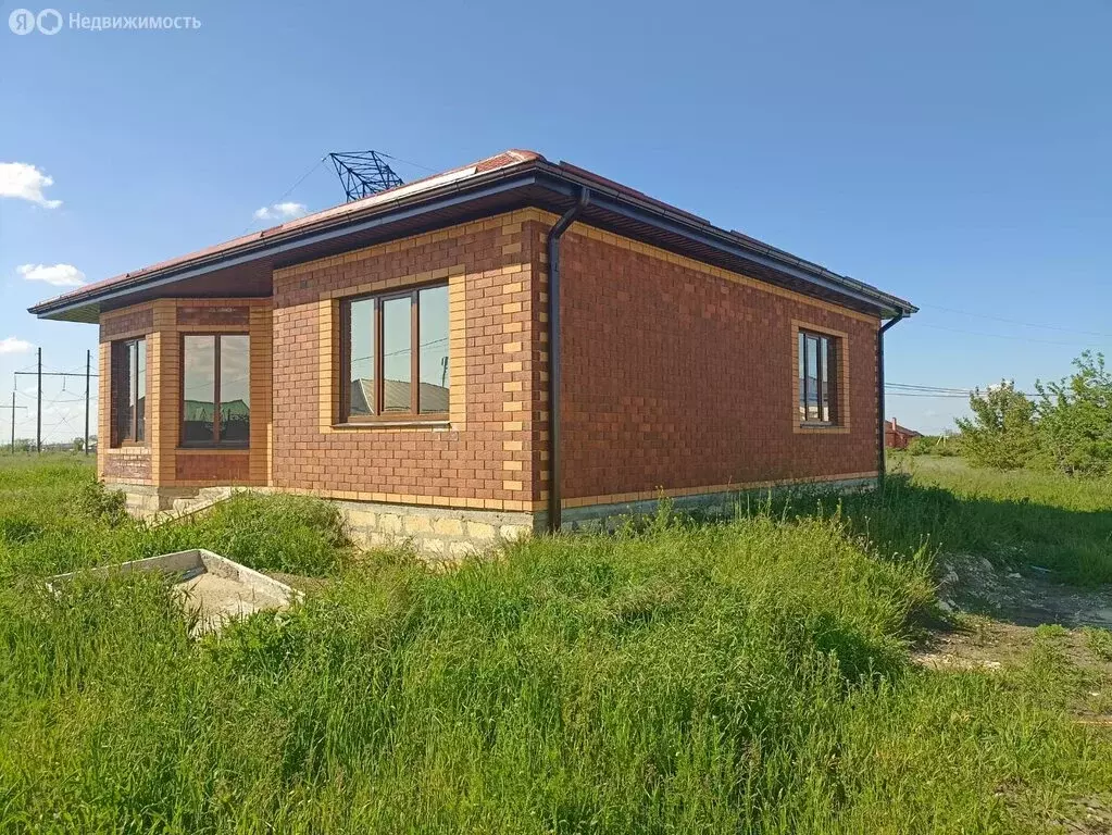 Дом в село Верхнерусское, улица 50 лет Победы, 123 (100 м) - Фото 0