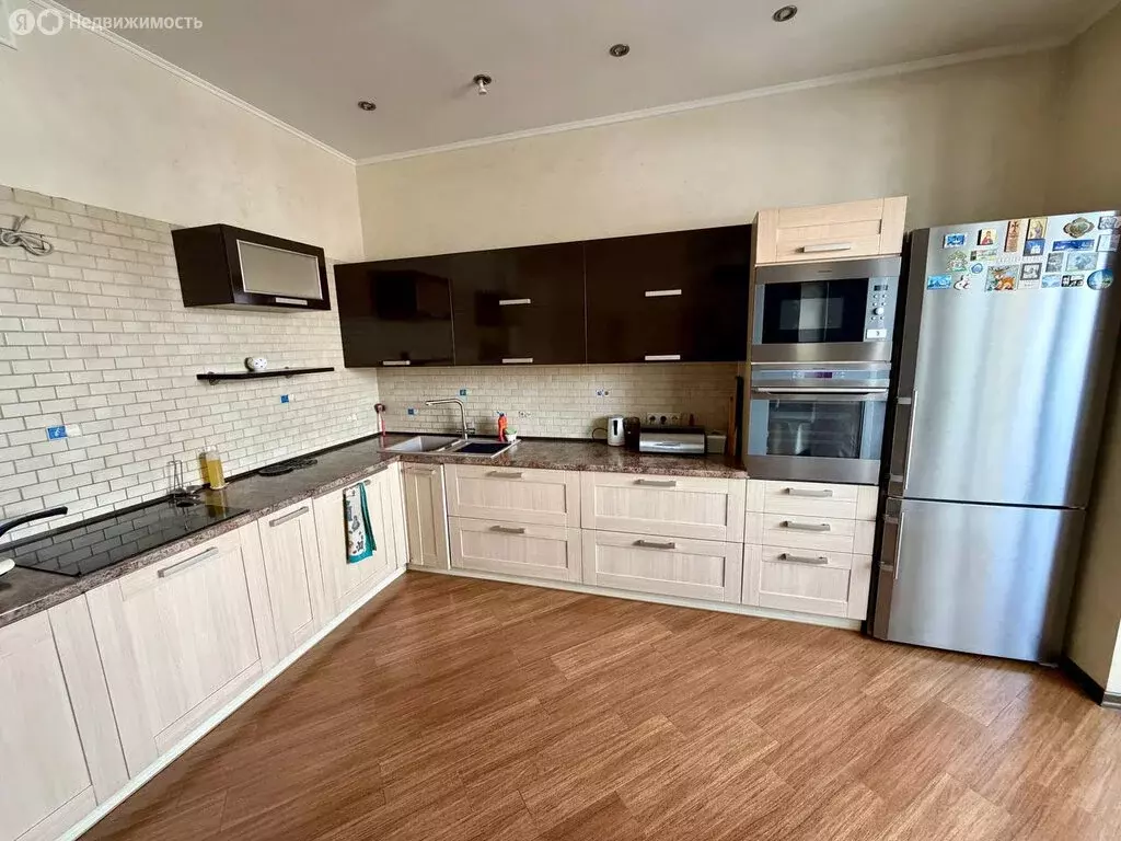 3-комнатная квартира: посёлок городского типа Октябрьский, улица ... - Фото 2