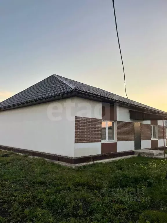 Дом в Воронежская область, с. Верхняя Хава ул. Новопокровская, 42 (141 ... - Фото 1