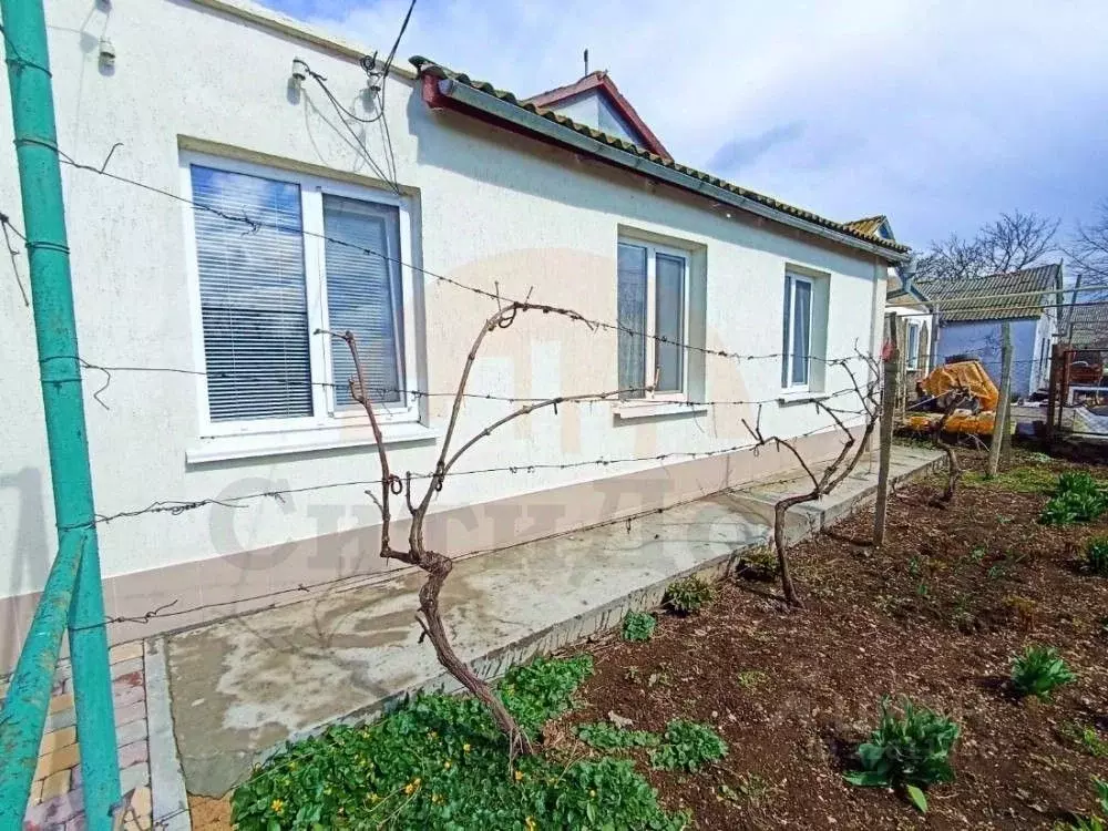 Дом в Крым, Сакский район, с. Геройское ул. Мира (70 м) - Фото 2