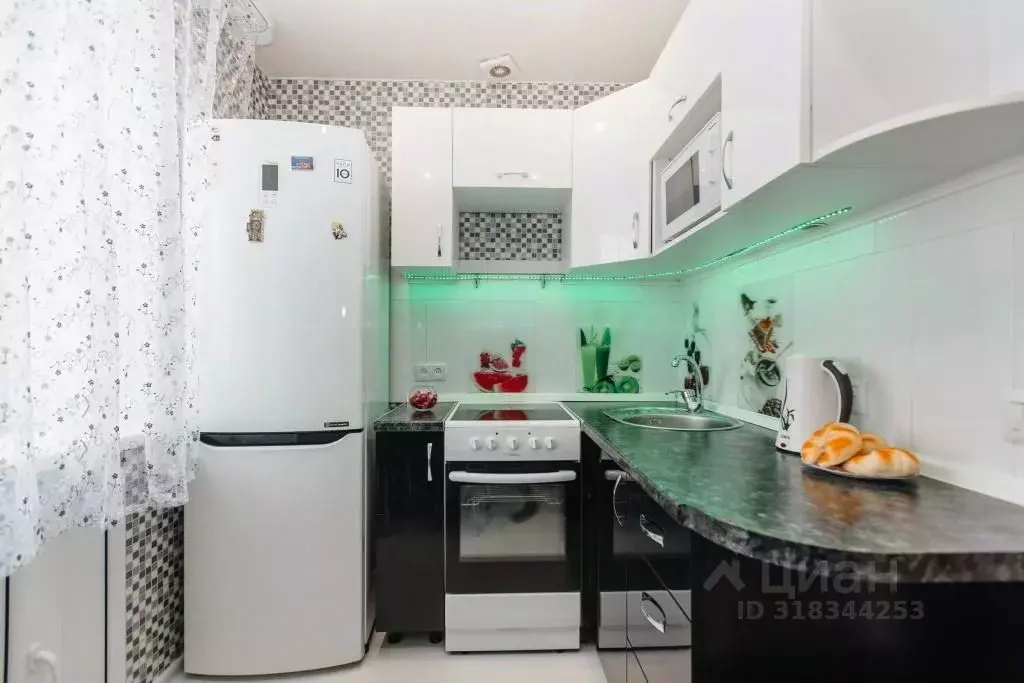 2-к кв. Новосибирская область, Новосибирск ул. Бориса Богаткова, 213 ... - Фото 0