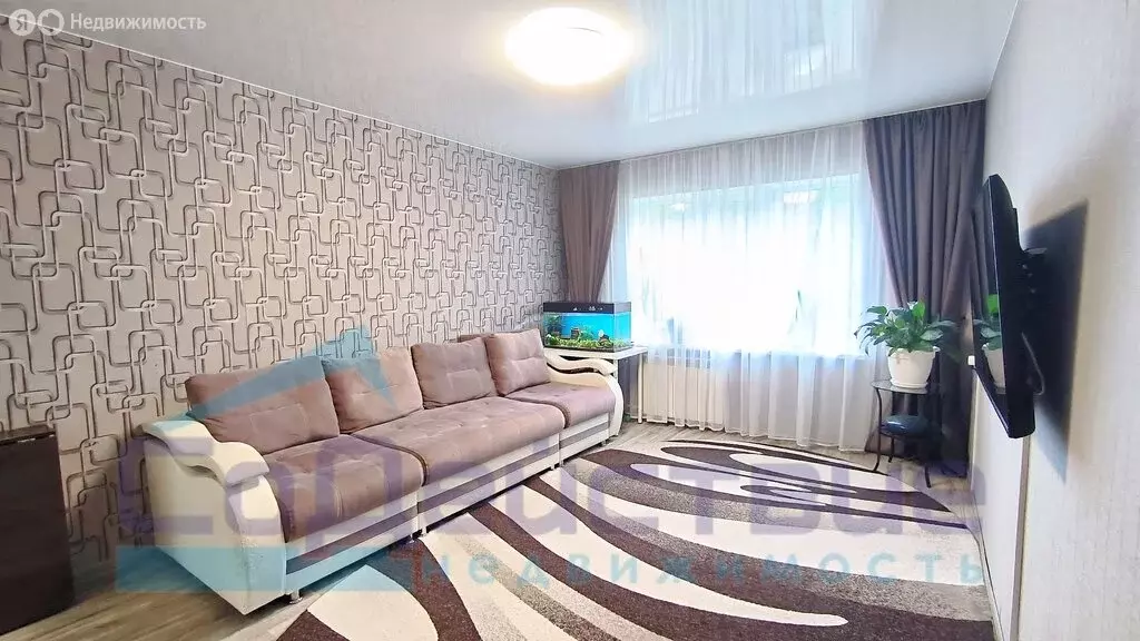 3-комнатная квартира: Омск, проспект Комарова, 5 (64.2 м) - Фото 1