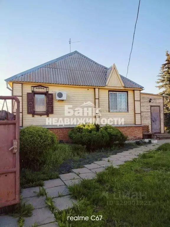 Дом в Саратовская область, Вольский район, Широкобуеракское ... - Фото 1
