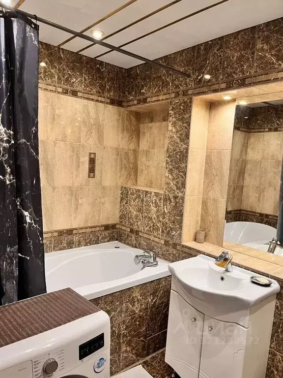 1-к кв. Тюменская область, Тюмень ул. Николая Семенова, 21 (41.0 м) - Фото 0