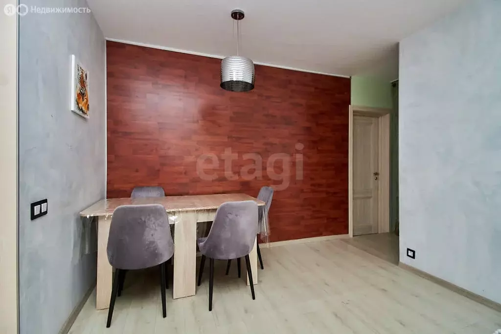 3-комнатная квартира: Тюмень, улица Парфёнова, 36 (58.5 м) - Фото 1