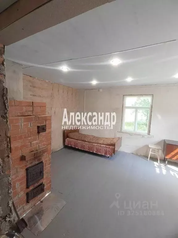 Дом в Карелия, Лахденпохский муниципальный округ, пос. Элисенваара ул. ... - Фото 1