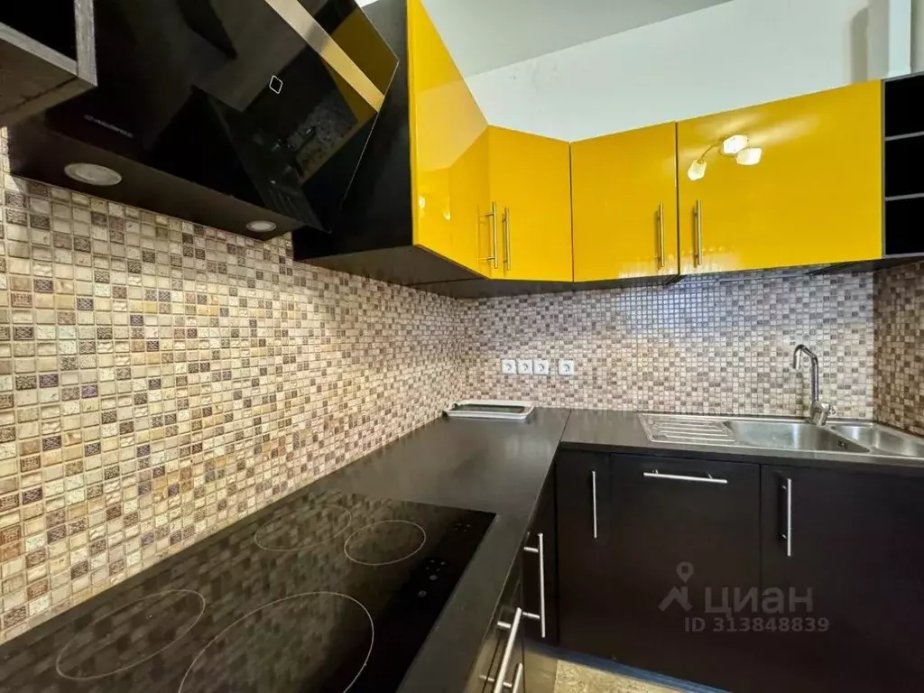 2-к кв. Ханты-Мансийский АО, Нижневартовск ул. Мира, 99 (70.4 м) - Фото 1