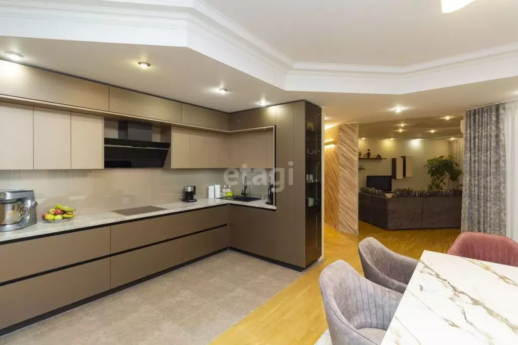 4-к кв. Тюменская область, Тюмень ул. Котовского, 1/2 (183.9 м) - Фото 1