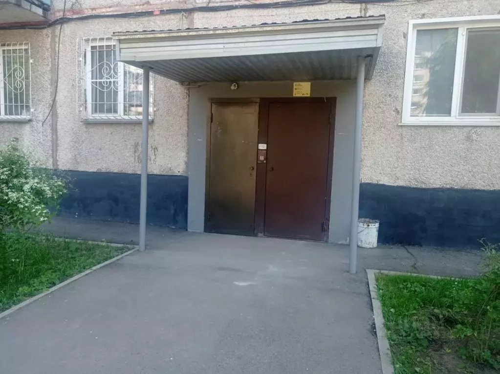 2-к кв. Алтайский край, Барнаул ул. Гущина, 215 (43.7 м) - Фото 0