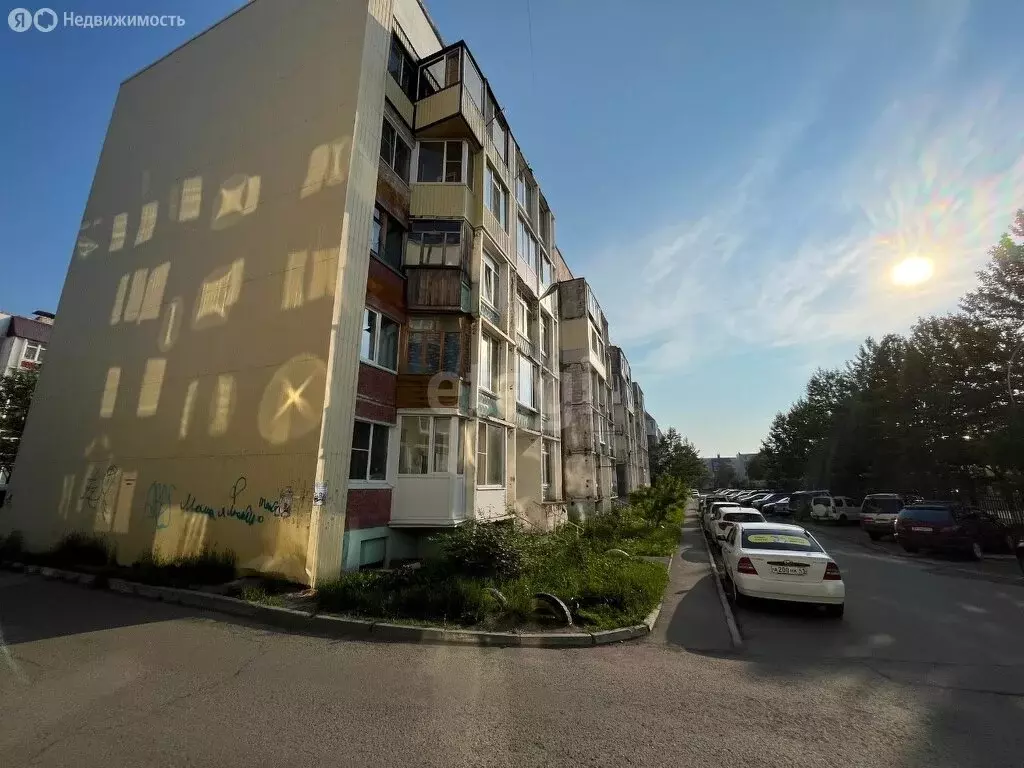 3-комнатная квартира: Петропавловск-Камчатский, улица Савченко, 15 ... - Фото 0