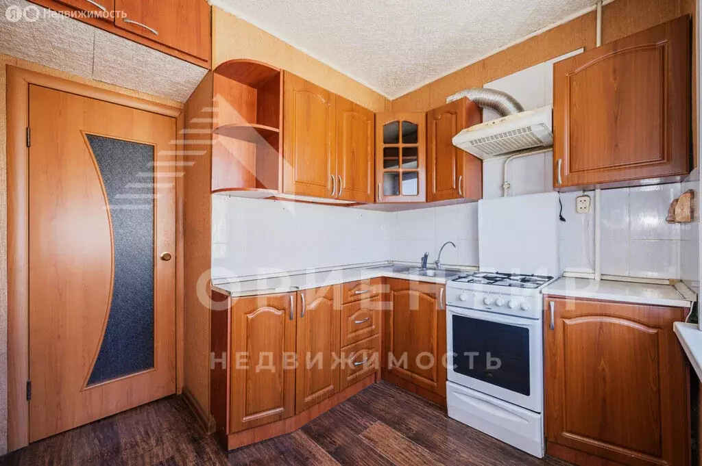 3-комнатная квартира: Верхняя Пышма, улица Огнеупорщиков, 10 (59.2 м) - Фото 0