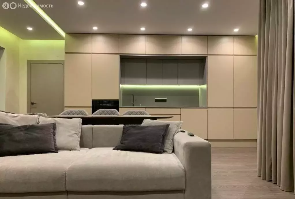 3-комнатная квартира: Калининград, улица Старшины Дадаева, 66 (106 м) - Фото 0