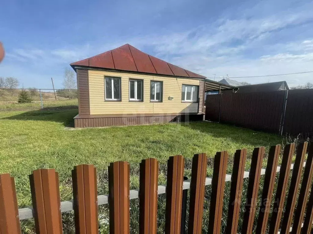 Дом в Курская область, Курский район, Полевской сельсовет, д. ... - Фото 1