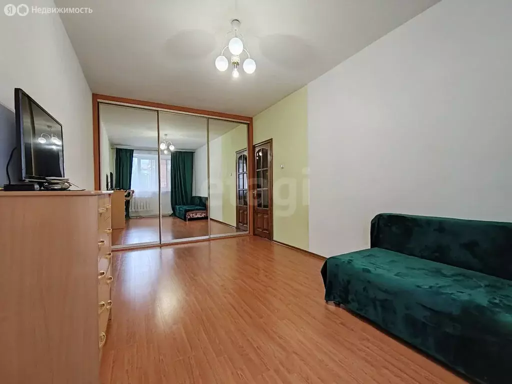 1-комнатная квартира: Тюмень, улица Челюскинцев, 29 (37.9 м) - Фото 0