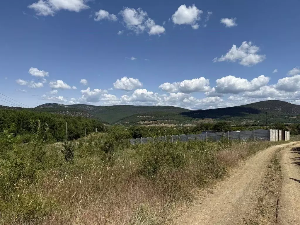 Участок в Севастополь с. Резервное, пер. Дружный (4.5 сот.) - Фото 1