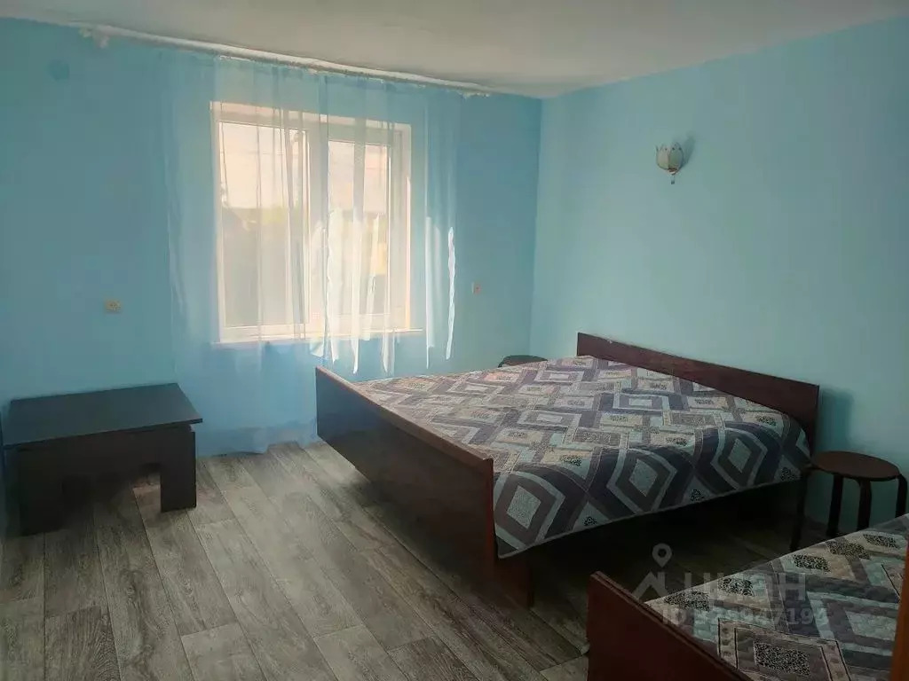 Дом в Крым, Ленинский район, Белинское с/пос, с. Верхнезаморское ул. ... - Фото 1