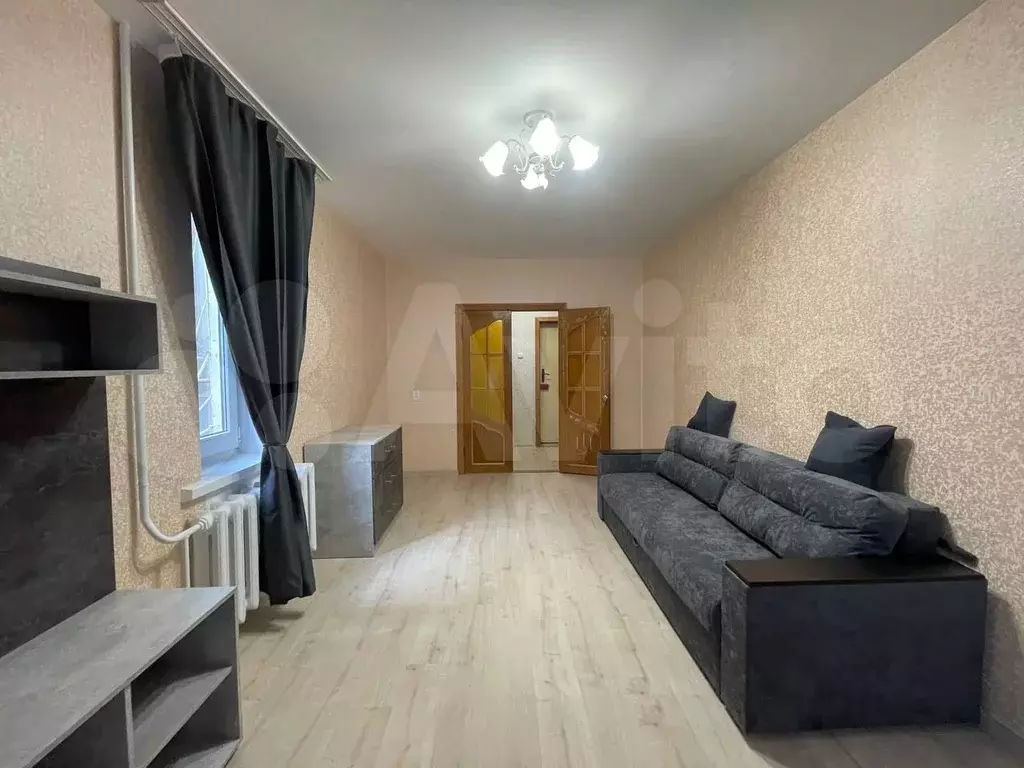 1-к. квартира, 42 м, 1/10 эт. - Фото 1