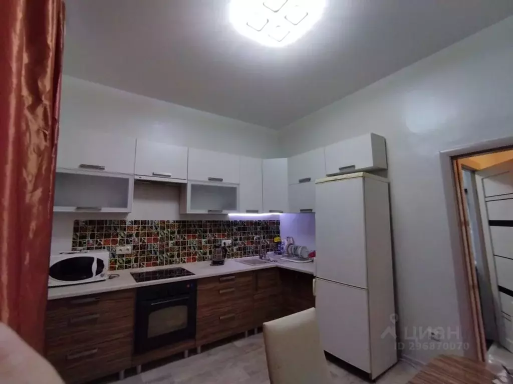 2-к кв. Чувашия, Чебоксары Социалистическая ул., 13А (52.0 м) - Фото 0