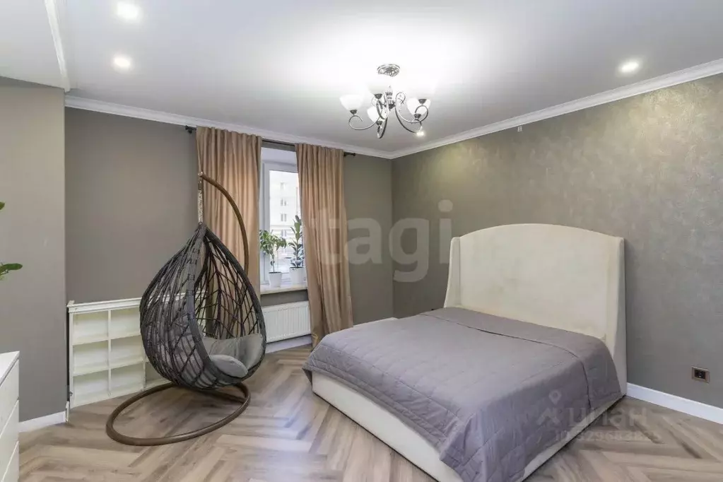 3-к кв. Тюменская область, Тюмень ул. Николая Семенова, 19к1 (119.0 м) - Фото 1
