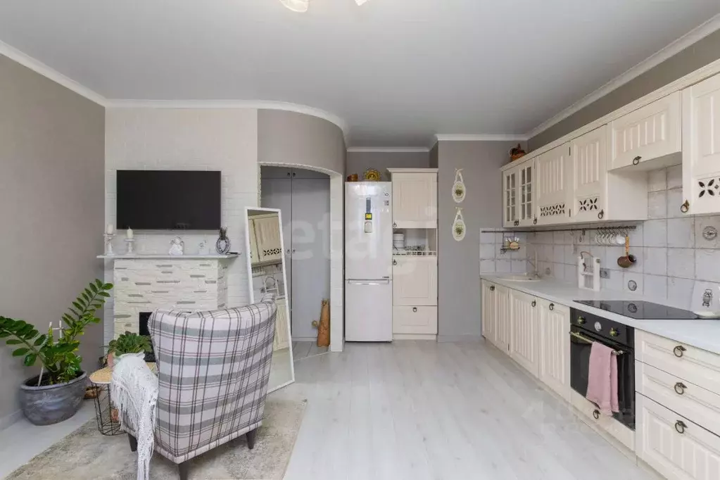 1-к кв. Тюменская область, Тюмень ул. Парада Победы, 9 (43.0 м) - Фото 1