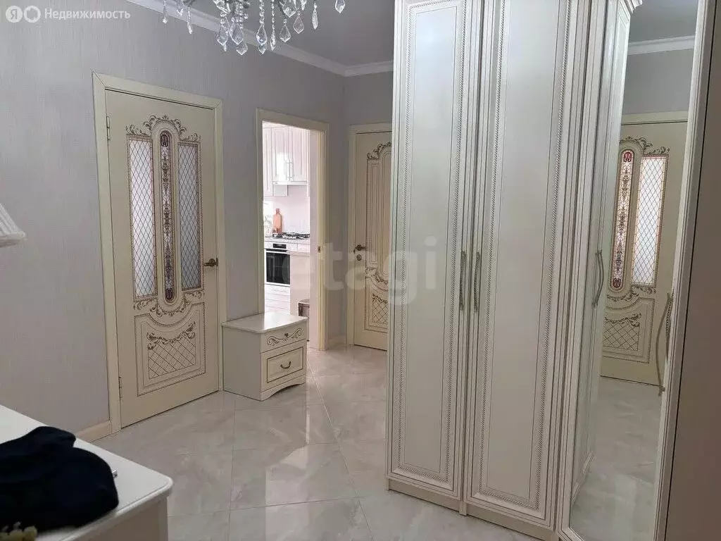 2-комнатная квартира: Владикавказ, улица Шамиля Джикаева, 6 (75 м) - Фото 1