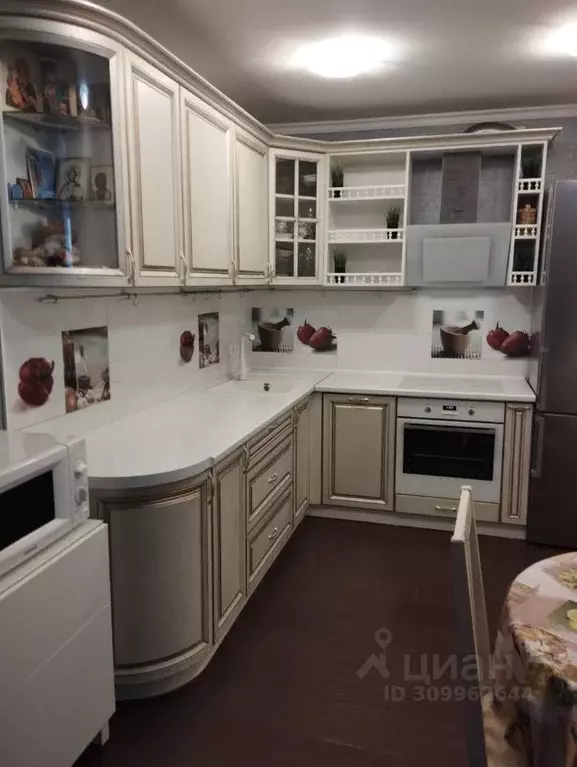 3-к кв. Омская область, Омск ул. Малиновского, 19 (69.8 м) - Фото 1