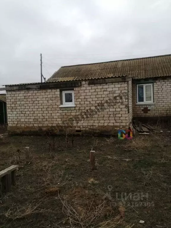 Дом в Калмыкия, Малодербетовский район, пос. Ханата ул. Городовикова ... - Фото 1