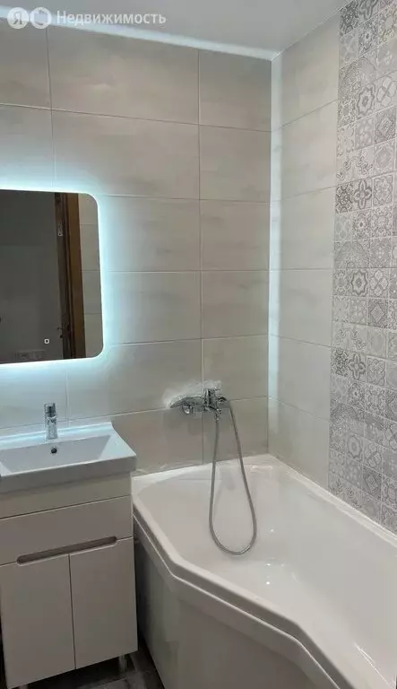 4-комнатная квартира: Ижевск, улица Металлистов, 43 (63.3 м) - Фото 0