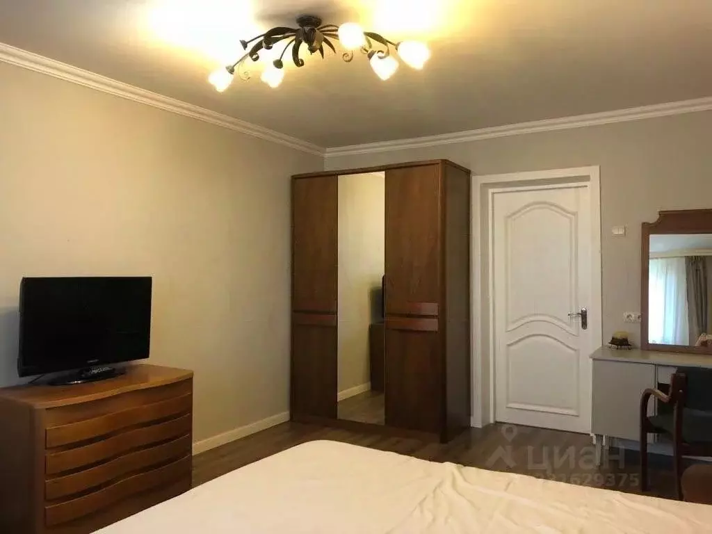 3-к кв. Крым, Симферополь ул. Толстого, 6 (85.0 м) - Фото 1