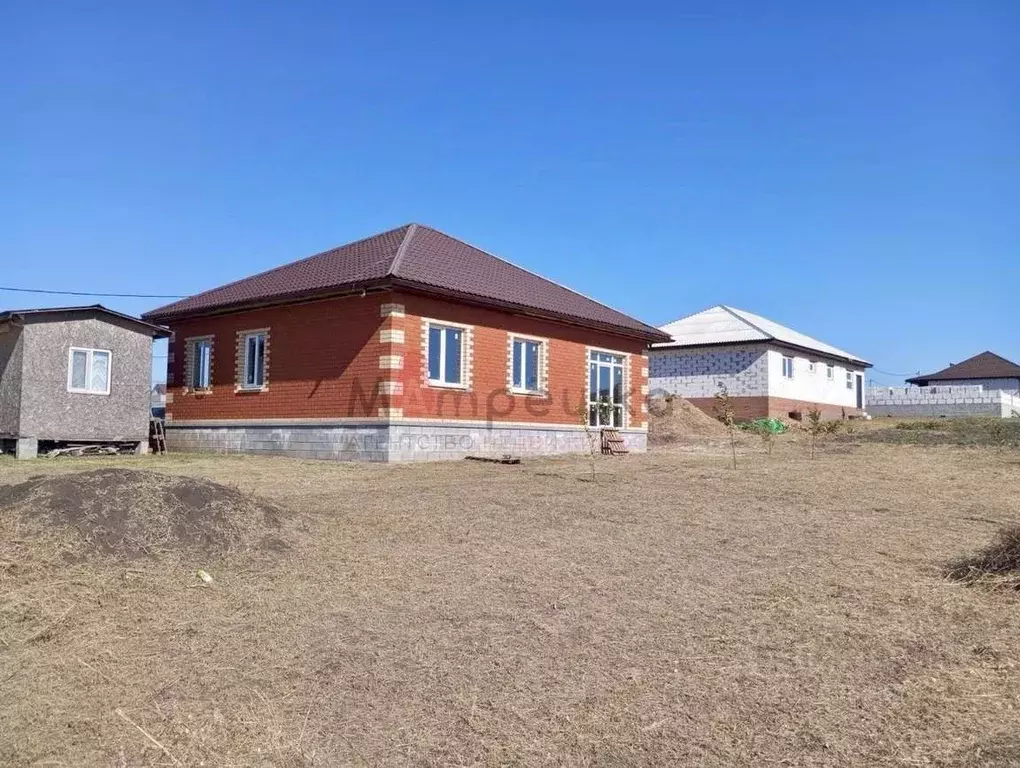 Дом в Белгородская область, Белгородский район, Пушкарское с/пос, с. ... - Фото 1