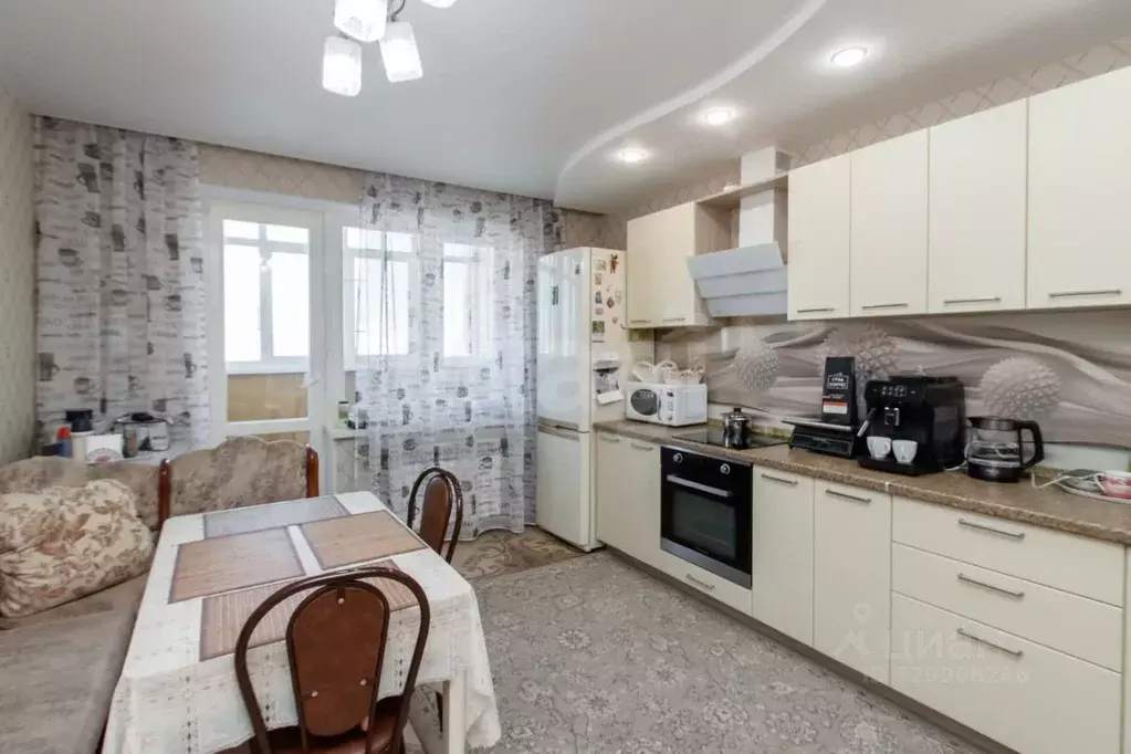 2-к кв. Тюменская область, Тюмень ул. Павла Шарова, 1к1 (67.1 м) - Фото 1
