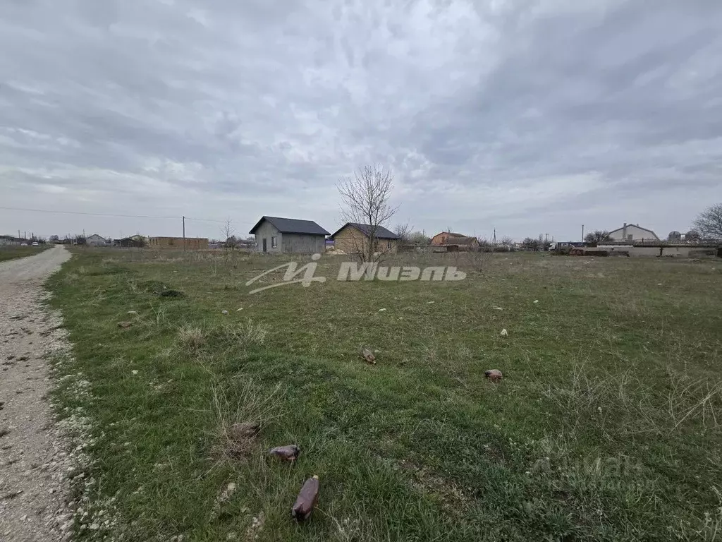 Участок в Крым, Симферопольский район, с. Широкое ул. Виноградная ... - Фото 1