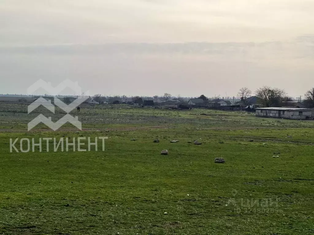 Участок в Крым, Кировский район, с. Приветное ул. Крымская (10.0 сот.) - Фото 1